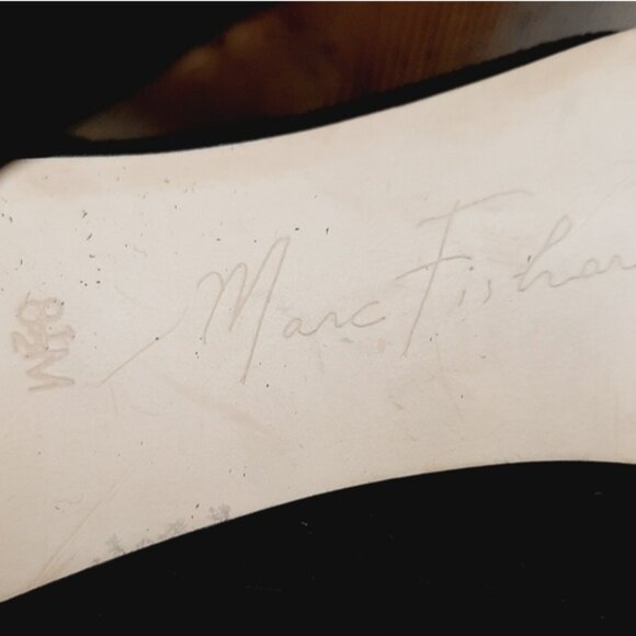 MARC FISHER Peep-Toe Stiletto Heel Ankle Bootie Perforated Black Suede Sz 8.5 M - Picture 16 of 16